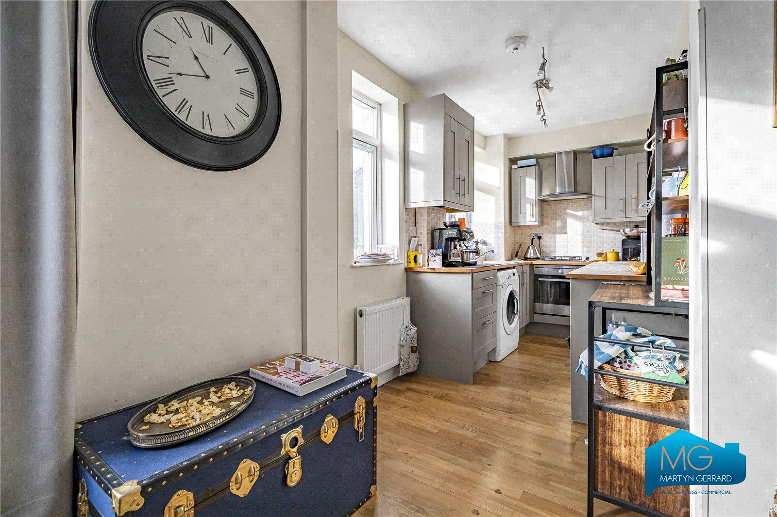 2 bedroom Apartment to rent - Martyn Gerrard
