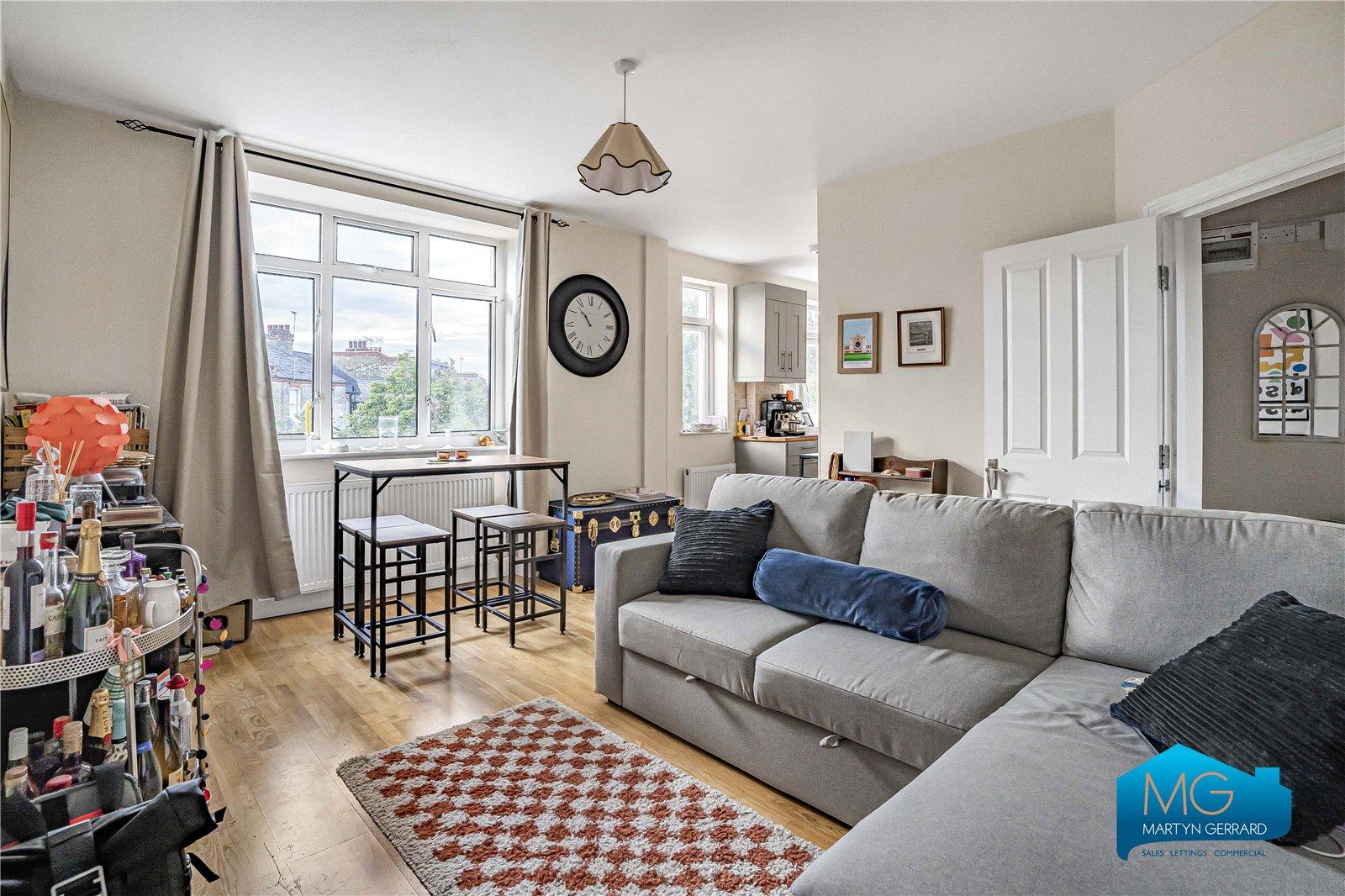 2 bedroom Apartment to rent - Martyn Gerrard