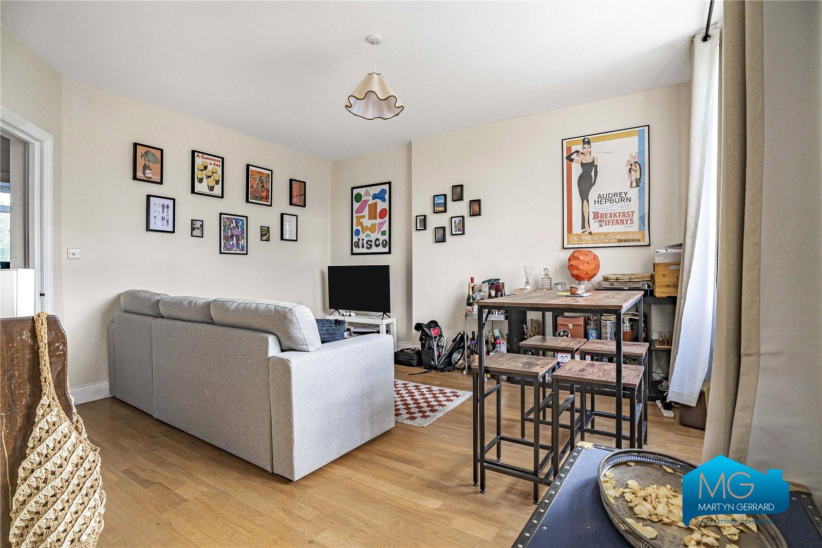 2 bedroom Apartment to rent - Martyn Gerrard