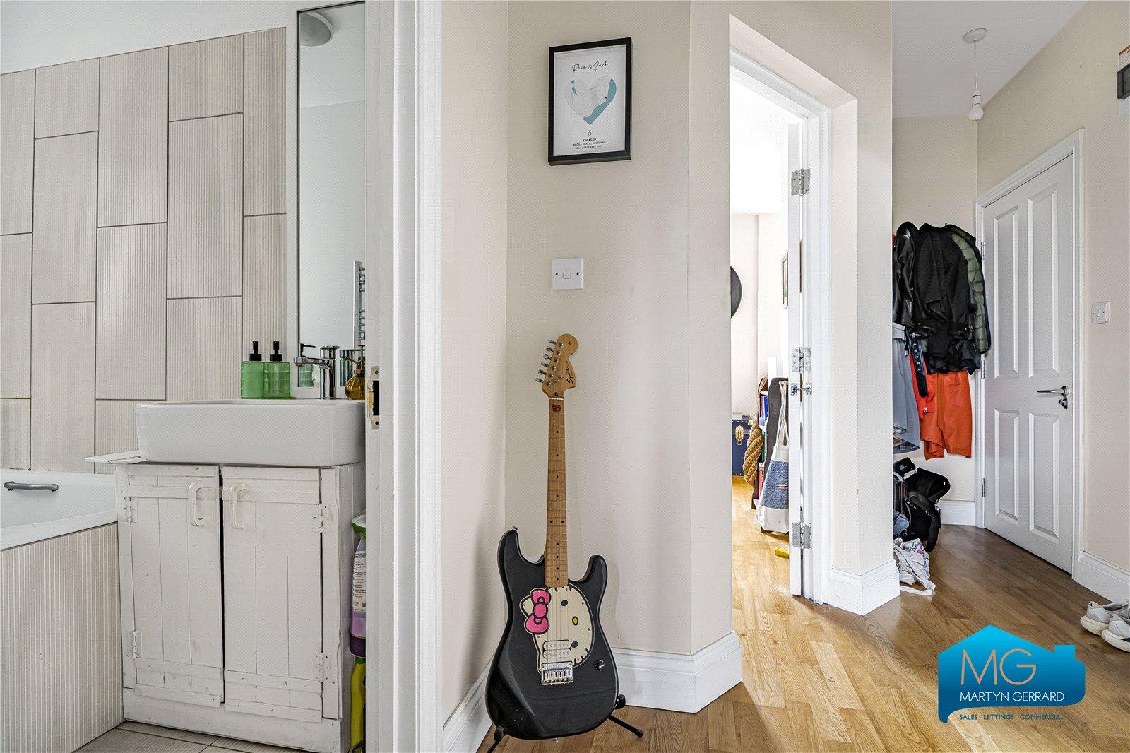 2 bedroom Apartment to rent - Martyn Gerrard