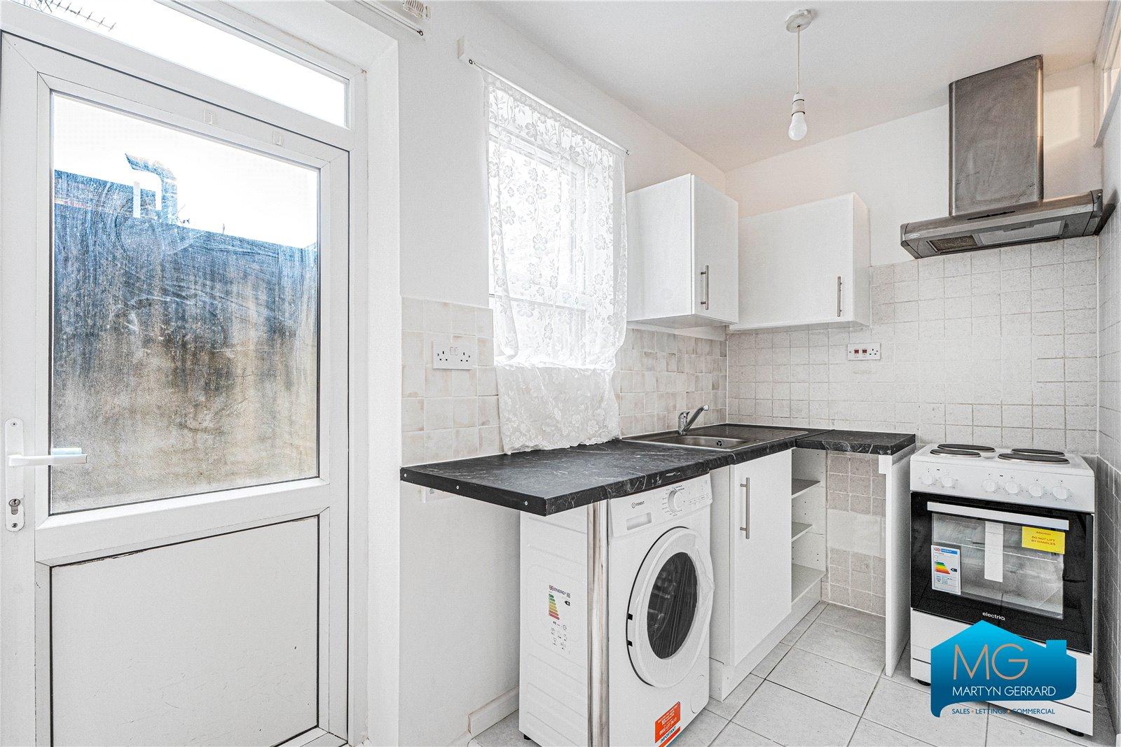 1 bedroom Ground Floor Flat to rent - Martyn Gerrard
