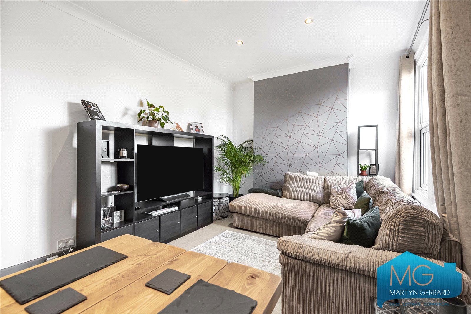 2 bedroom Apartment for sale - Martyn Gerrard