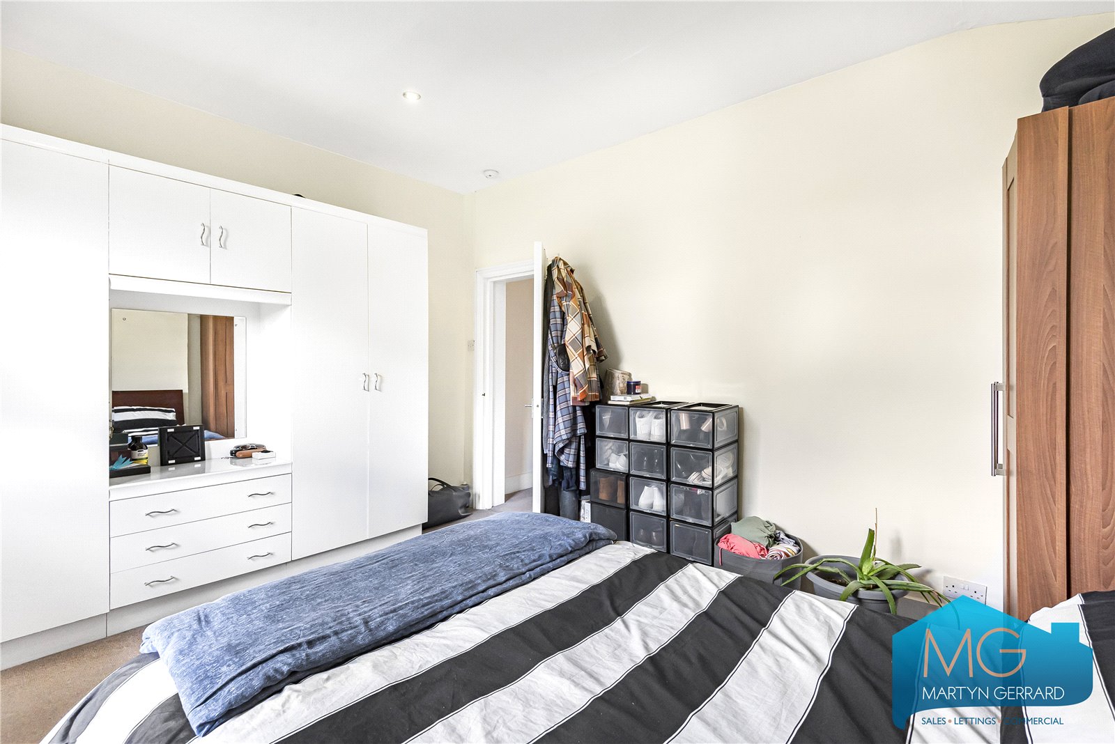 2 bedroom Apartment for sale - Martyn Gerrard