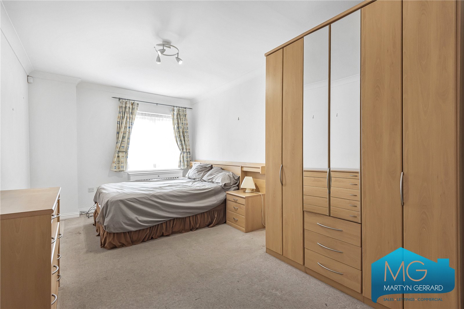 2 bedroom Apartment for sale - Martyn Gerrard