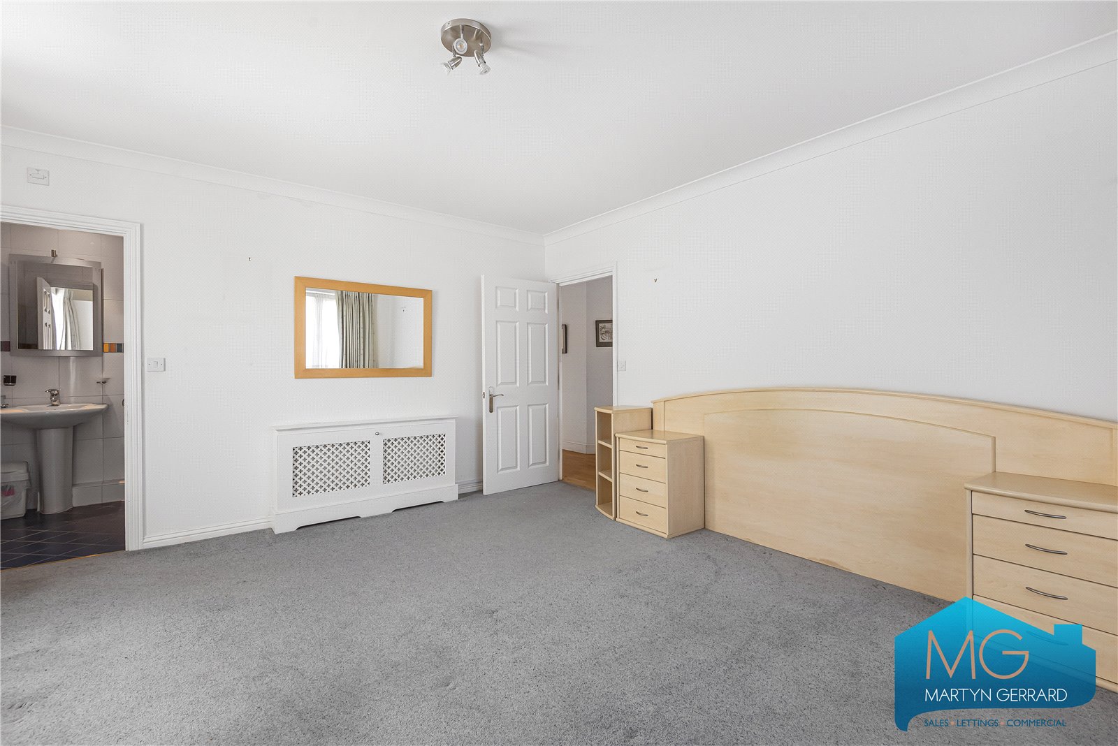 2 bedroom Apartment for sale - Martyn Gerrard