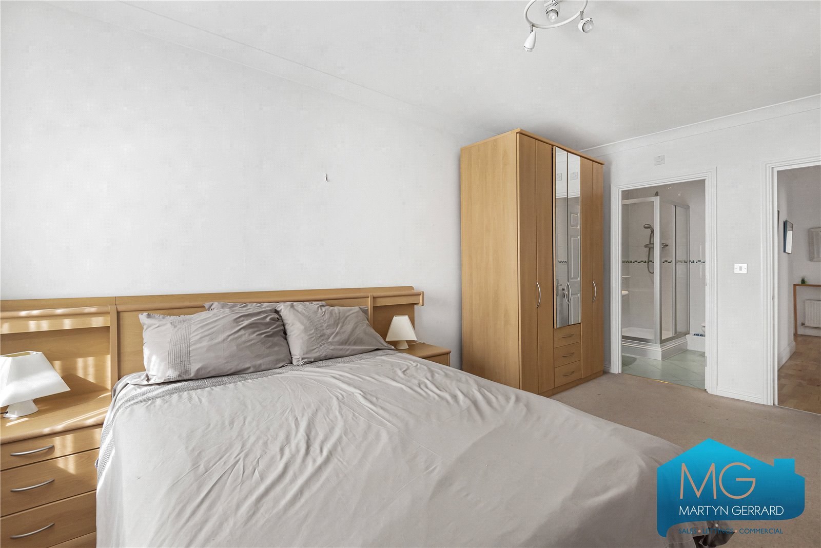 2 bedroom Apartment for sale - Martyn Gerrard