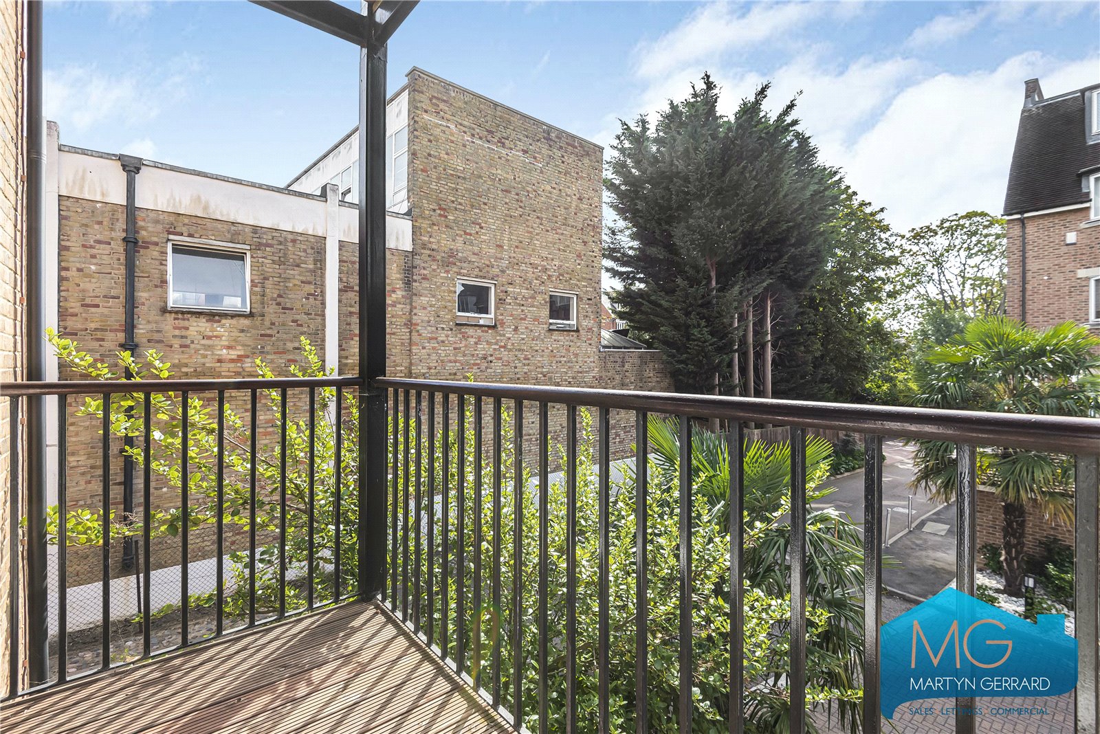 2 bedroom Apartment for sale - Martyn Gerrard
