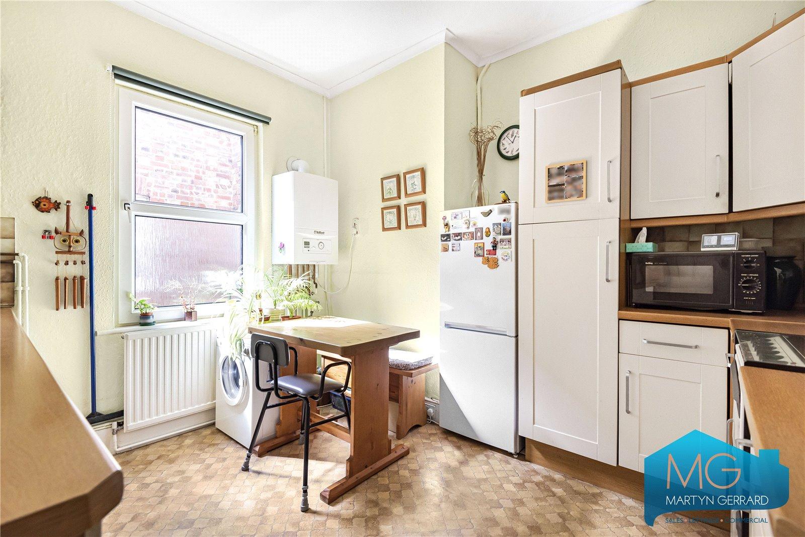 2 bedroom Apartment for sale - Martyn Gerrard