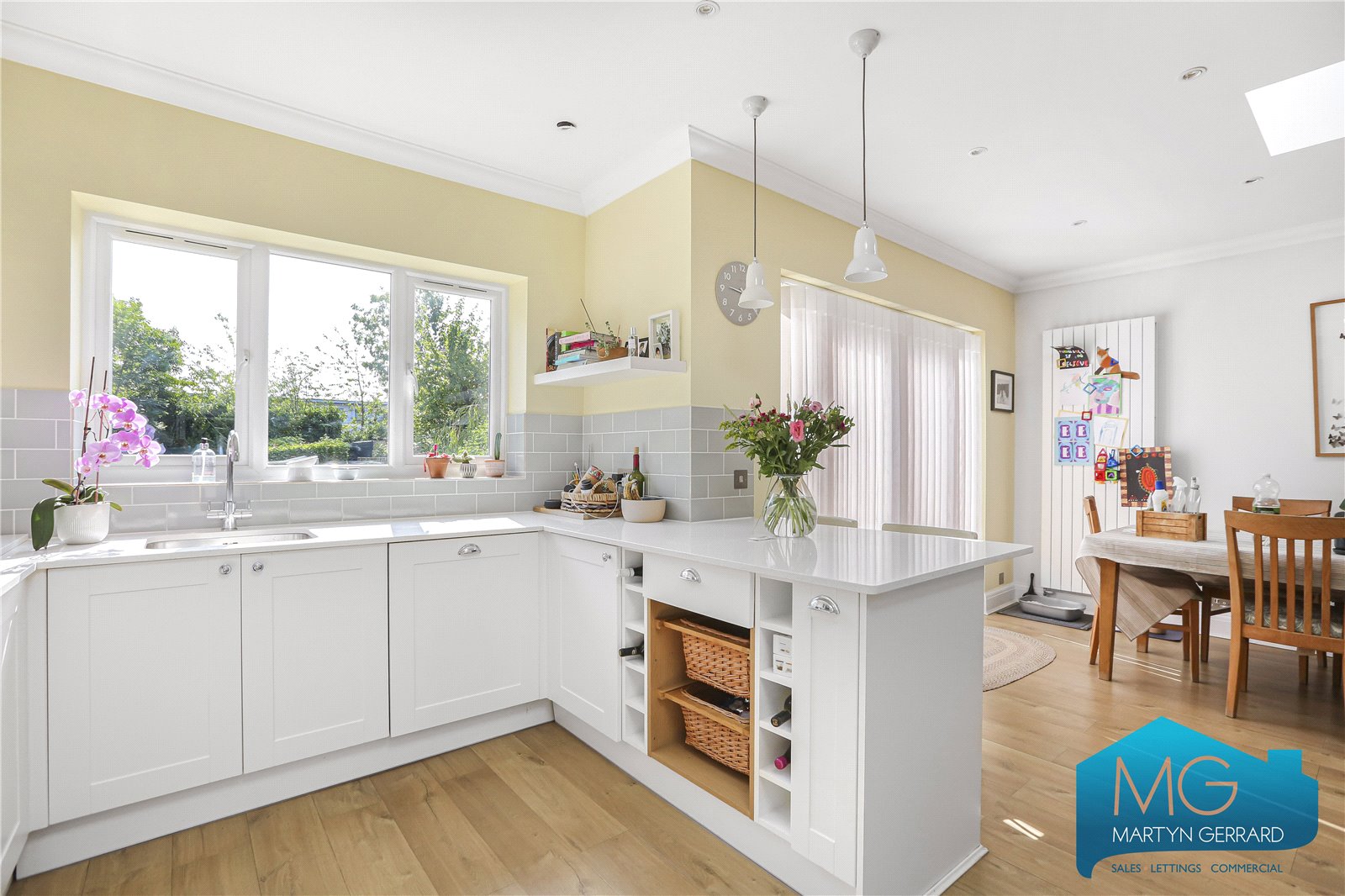 Bow Lane, North Finchley, London, N12+ - Martyn Gerrard