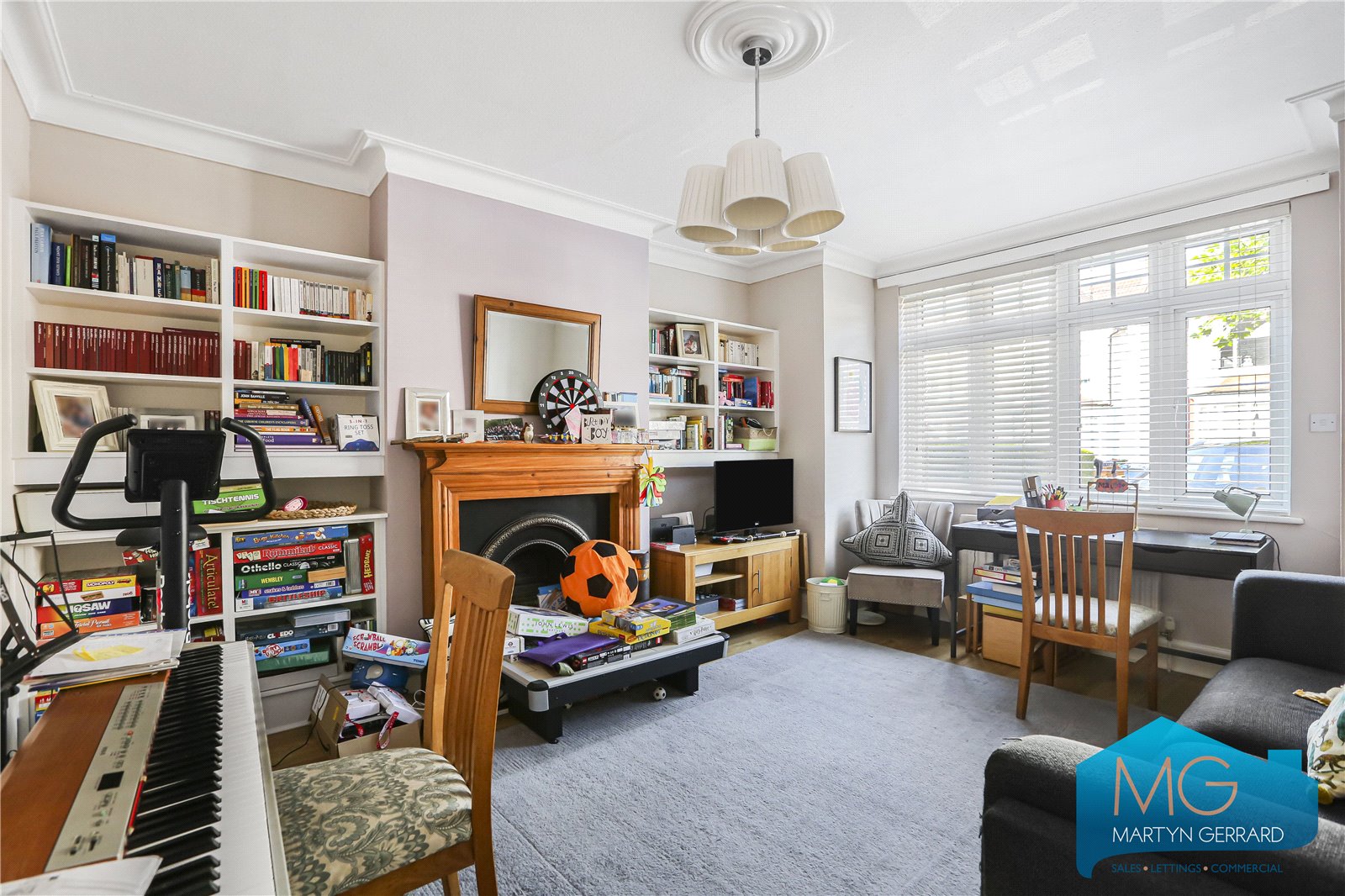 Bow Lane, North Finchley, London, N12+ - Martyn Gerrard