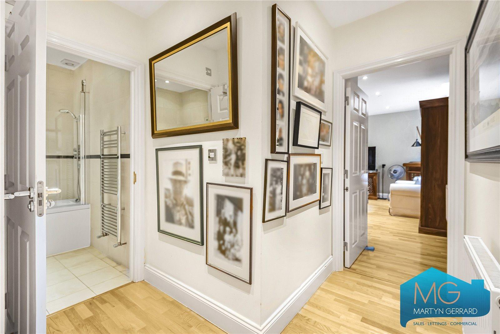 2 bedroom Apartment for sale - Martyn Gerrard