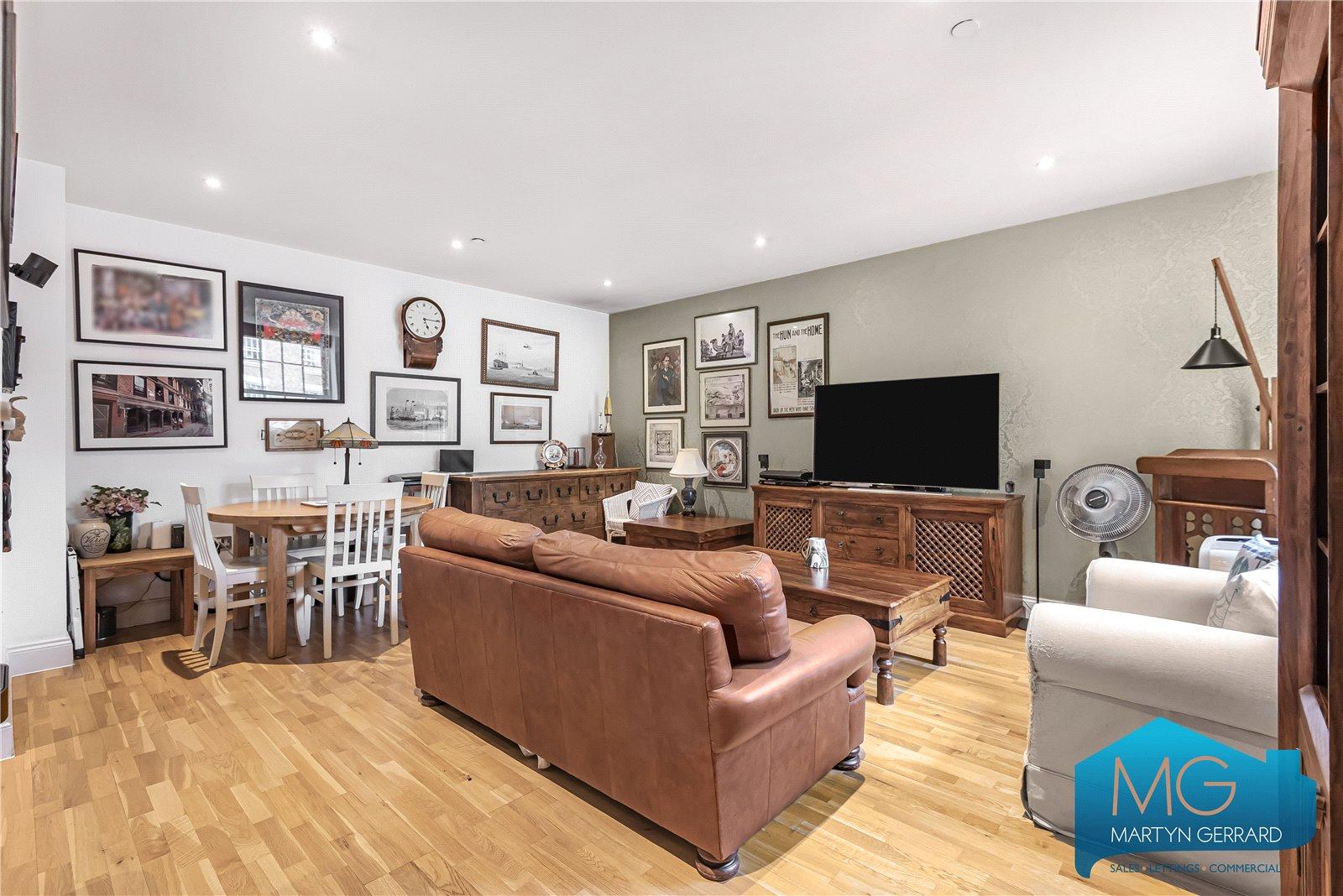 2 bedroom Apartment for sale - Martyn Gerrard