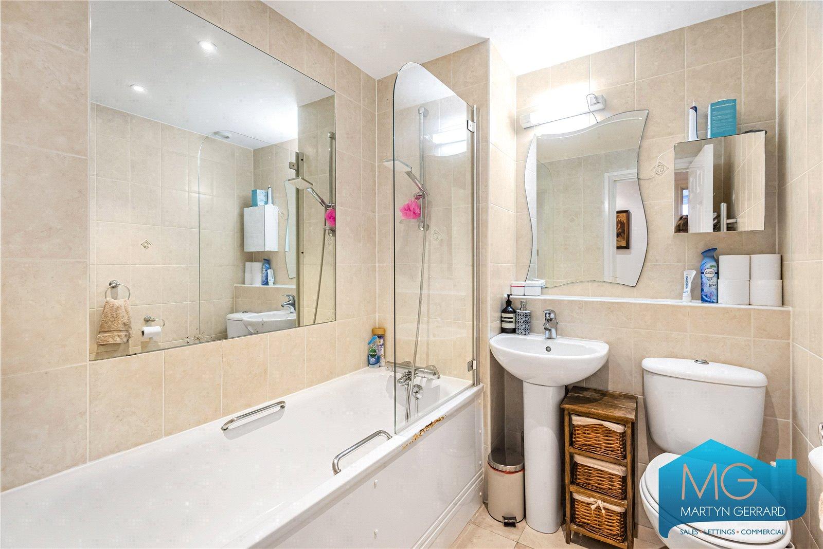 2 bedroom Apartment for sale - Martyn Gerrard