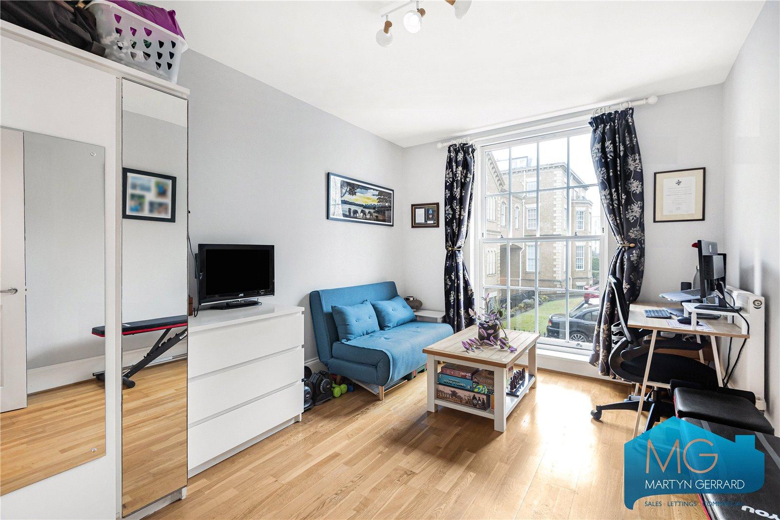 2 bedroom Apartment for sale - Martyn Gerrard
