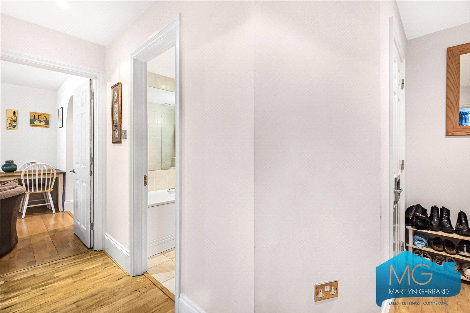 2 bedroom Apartment for sale - Martyn Gerrard