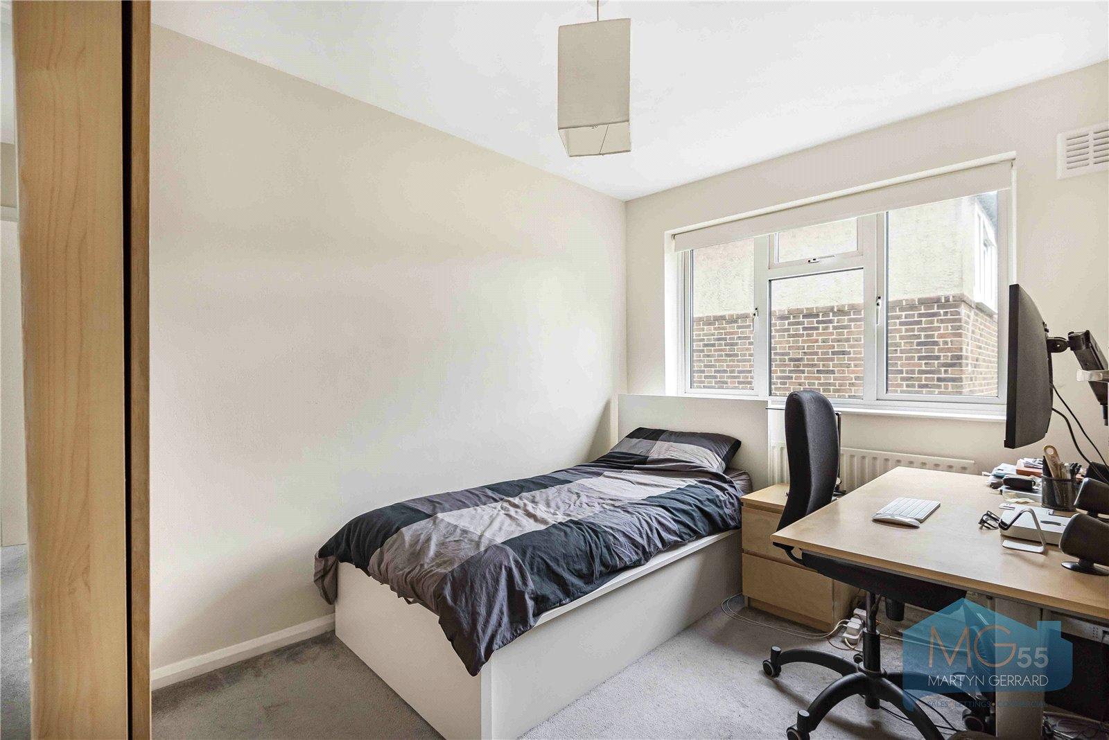 2 bedroom Apartment for sale - Martyn Gerrard