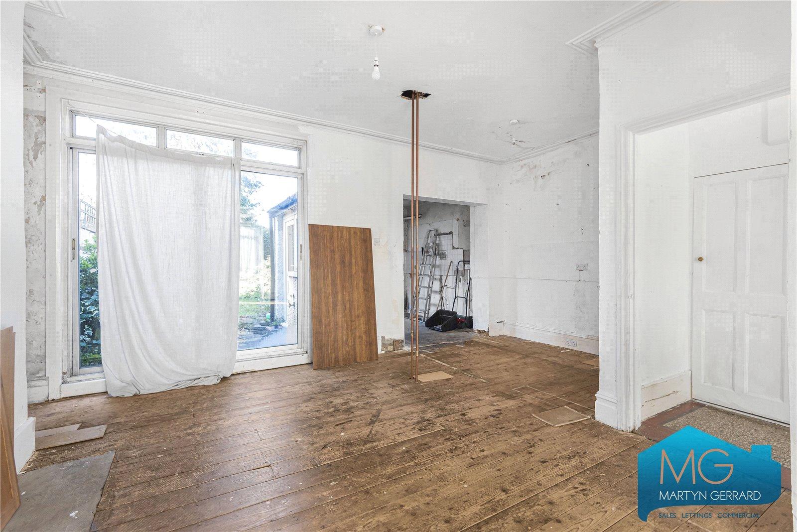 3 bedroom End of Terrace House for sale - Martyn Gerrard