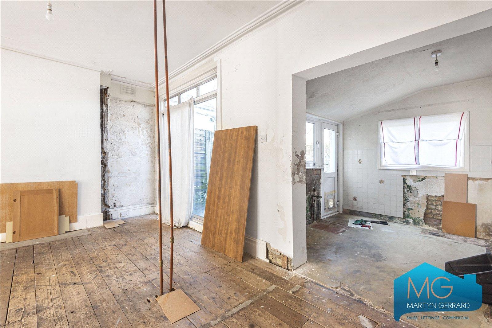 3 bedroom End of Terrace House for sale - Martyn Gerrard