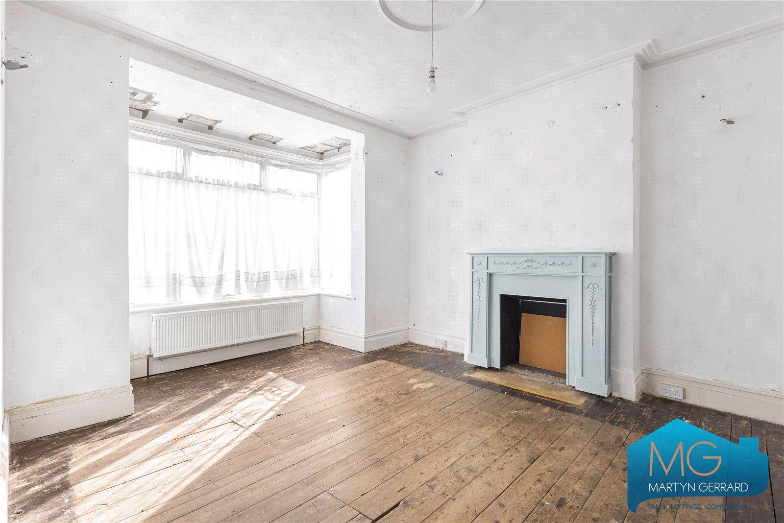3 bedroom End of Terrace House for sale - Martyn Gerrard