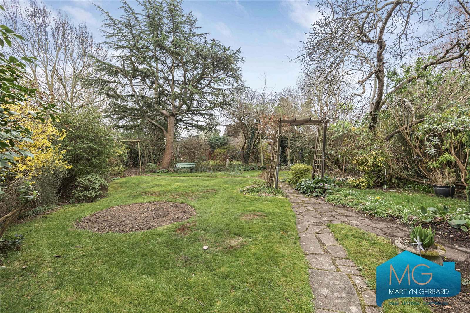 Torrington Park, North Finchley, N12+ - Martyn Gerrard