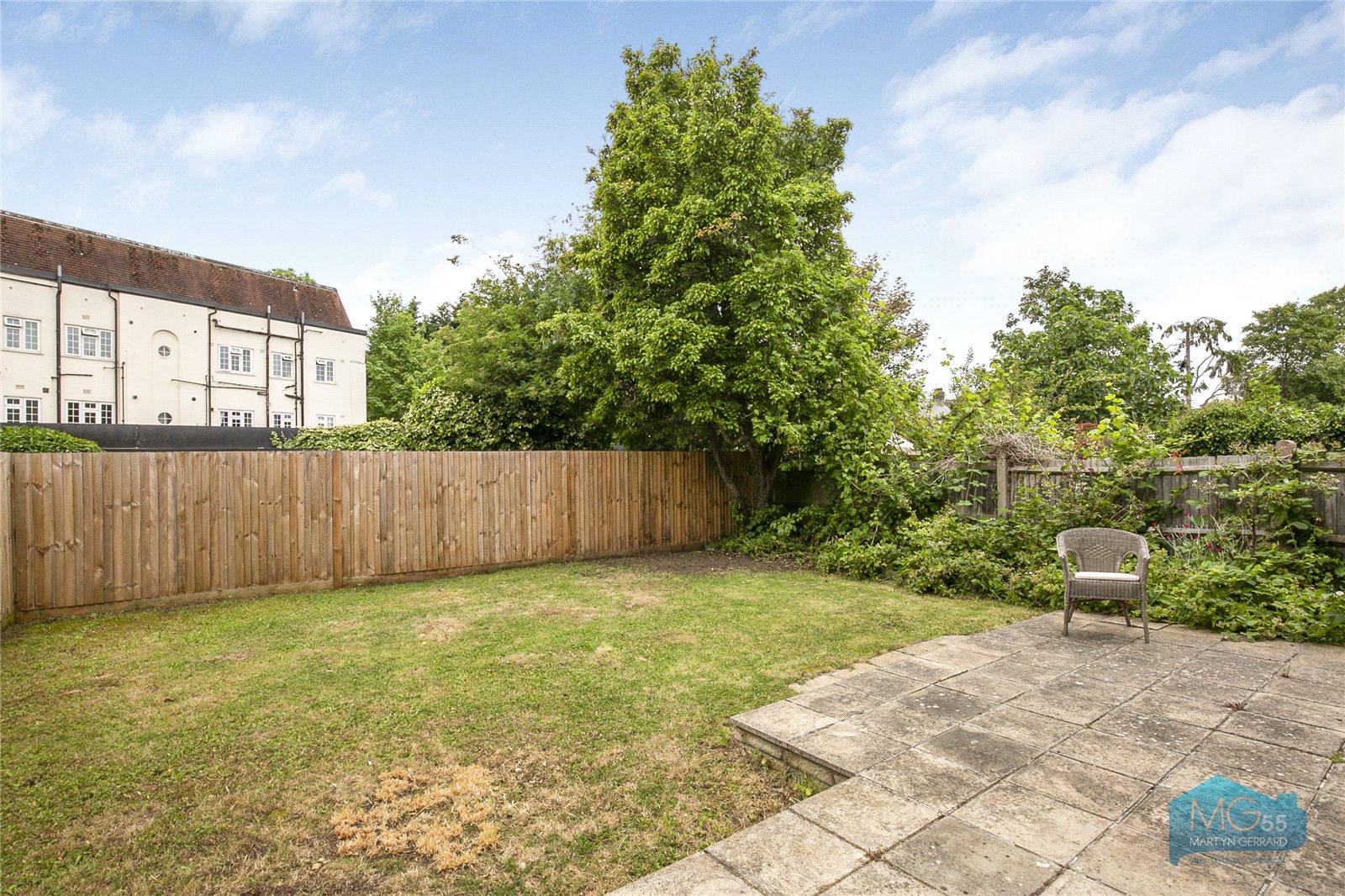 2 bedroom Ground Floor Flat to rent - Martyn Gerrard