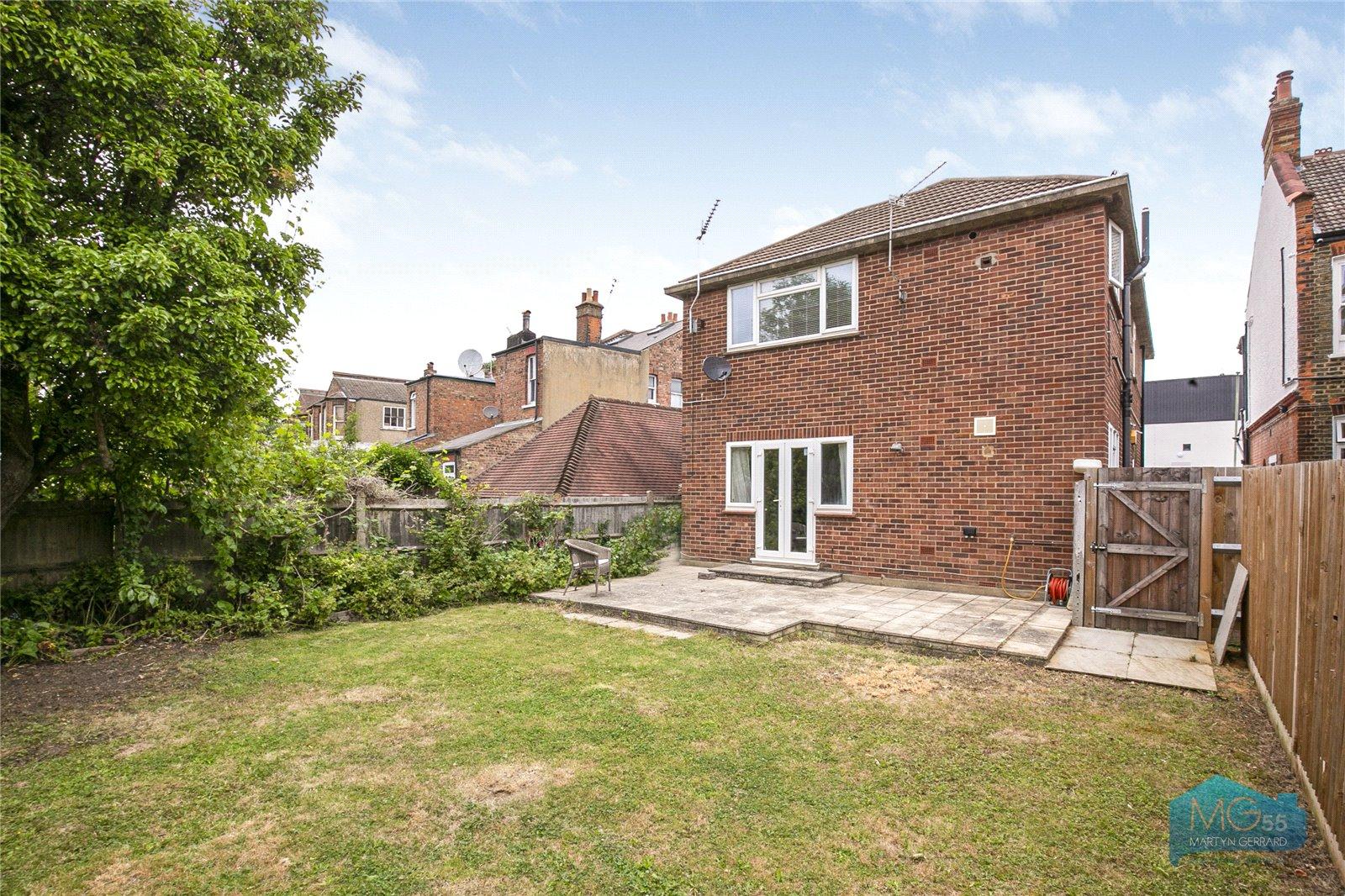 2 bedroom Ground Floor Flat to rent - Martyn Gerrard
