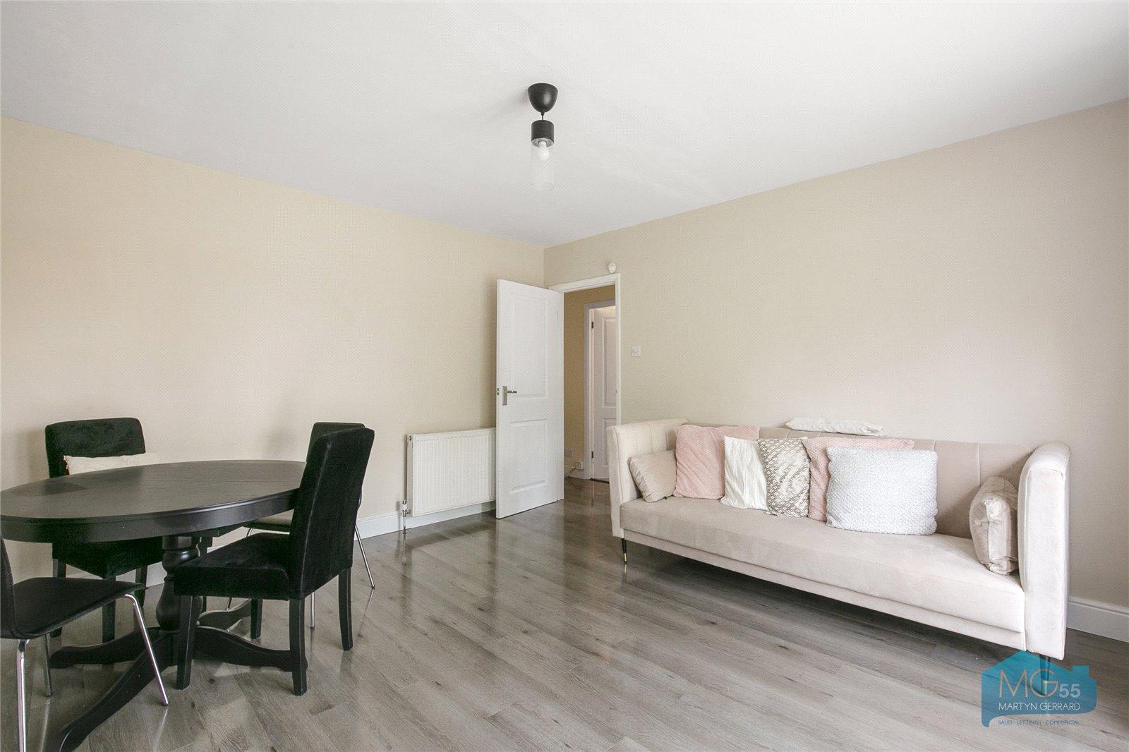 2 bedroom Ground Floor Flat to rent - Martyn Gerrard