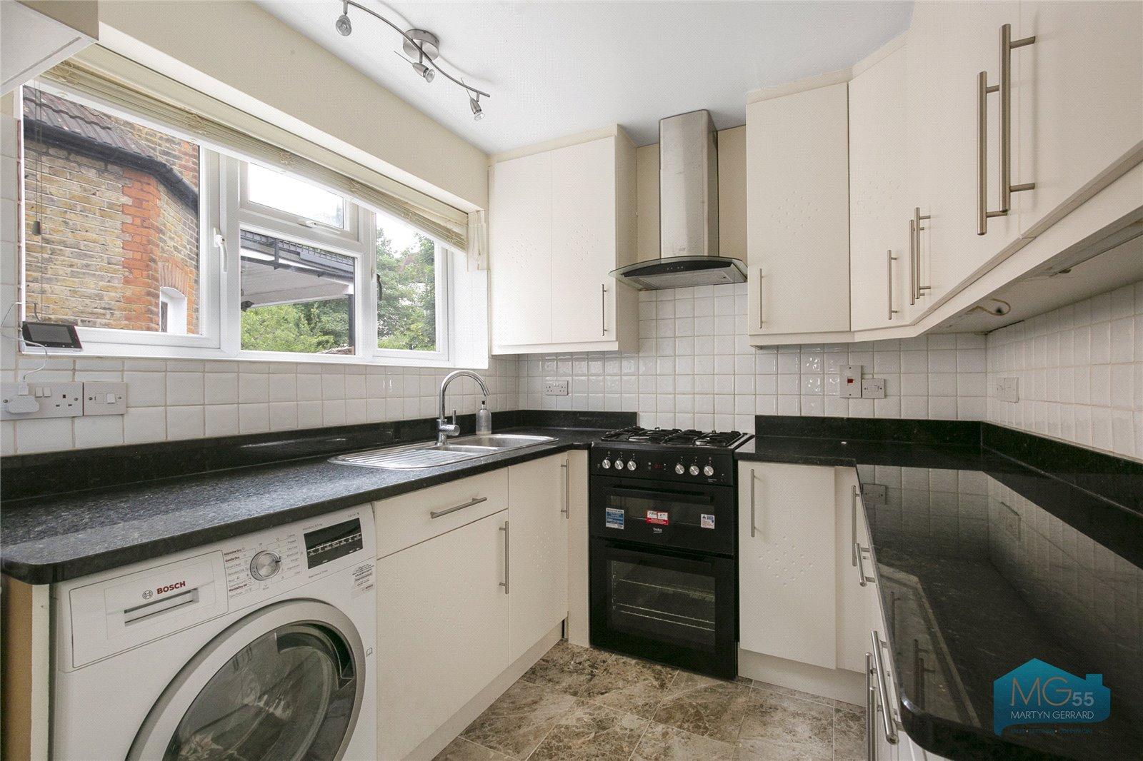 2 bedroom Ground Floor Flat to rent - Martyn Gerrard