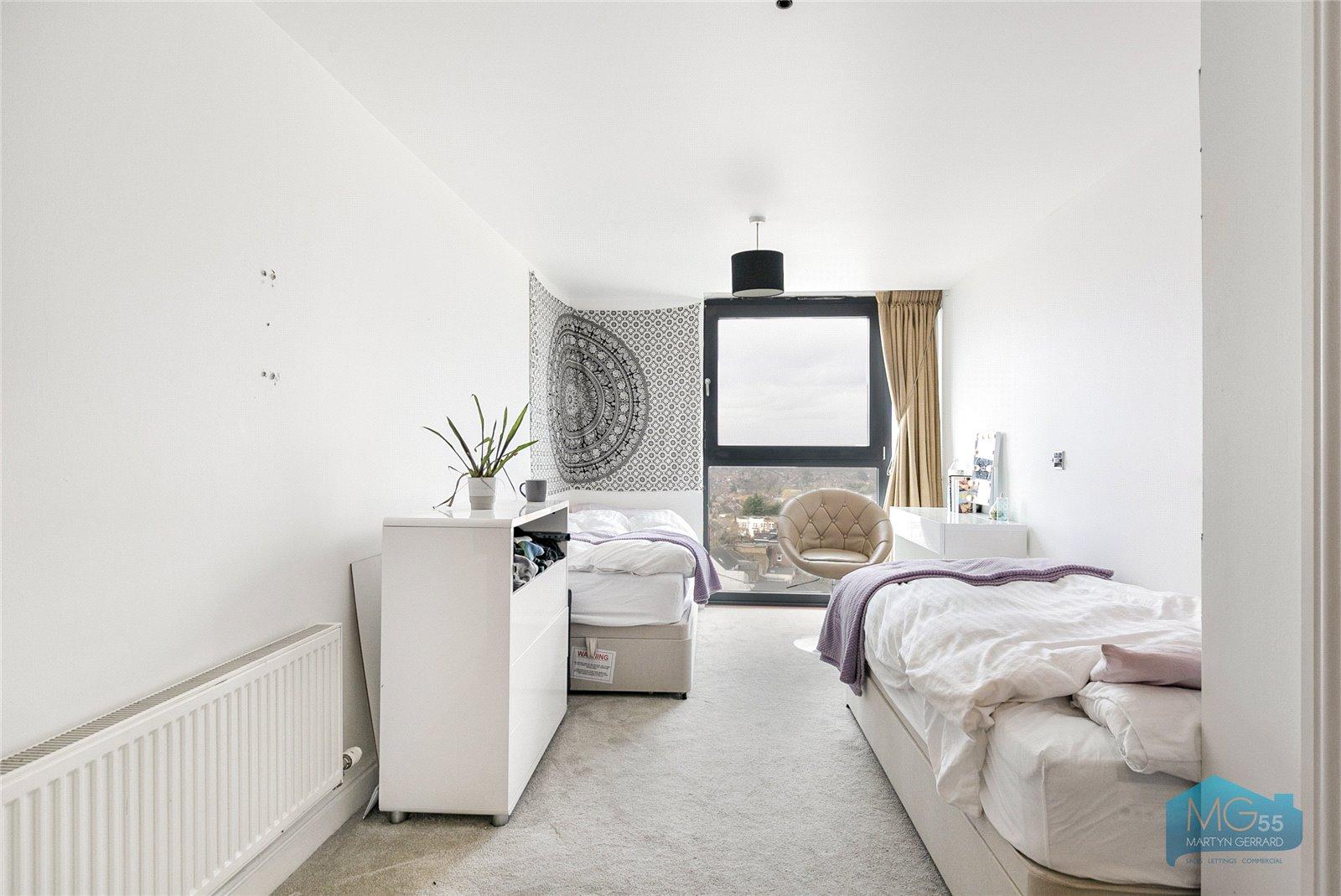 2 bedroom Apartment to rent - Martyn Gerrard