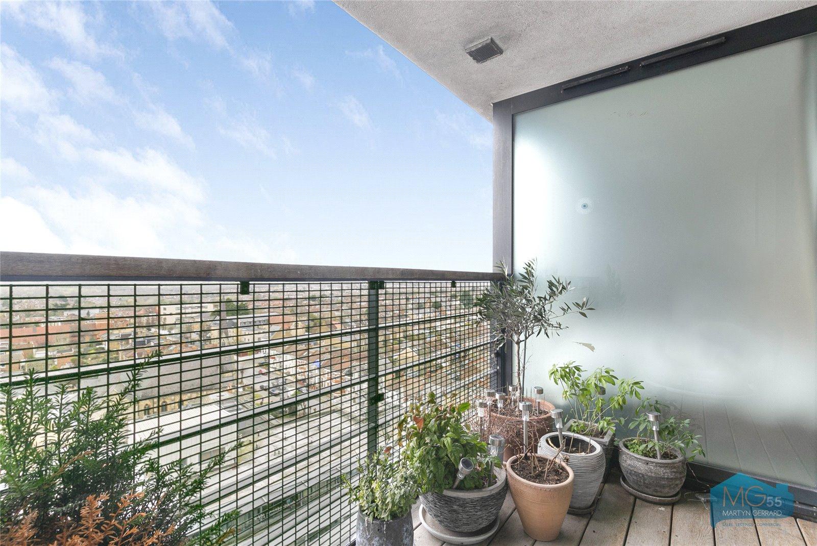 2 bedroom Apartment to rent - Martyn Gerrard
