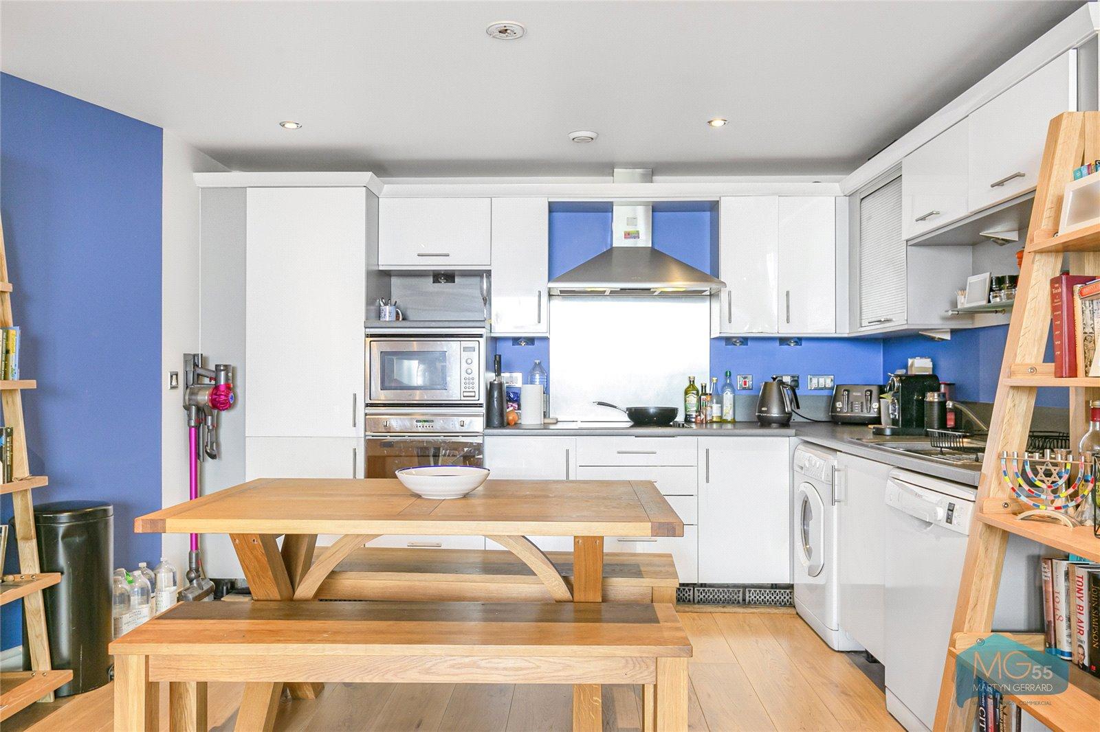 2 bedroom Apartment to rent - Martyn Gerrard