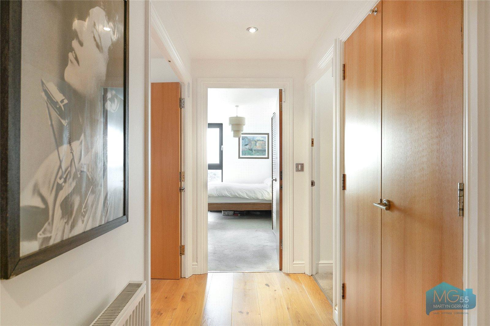 2 bedroom Apartment to rent - Martyn Gerrard