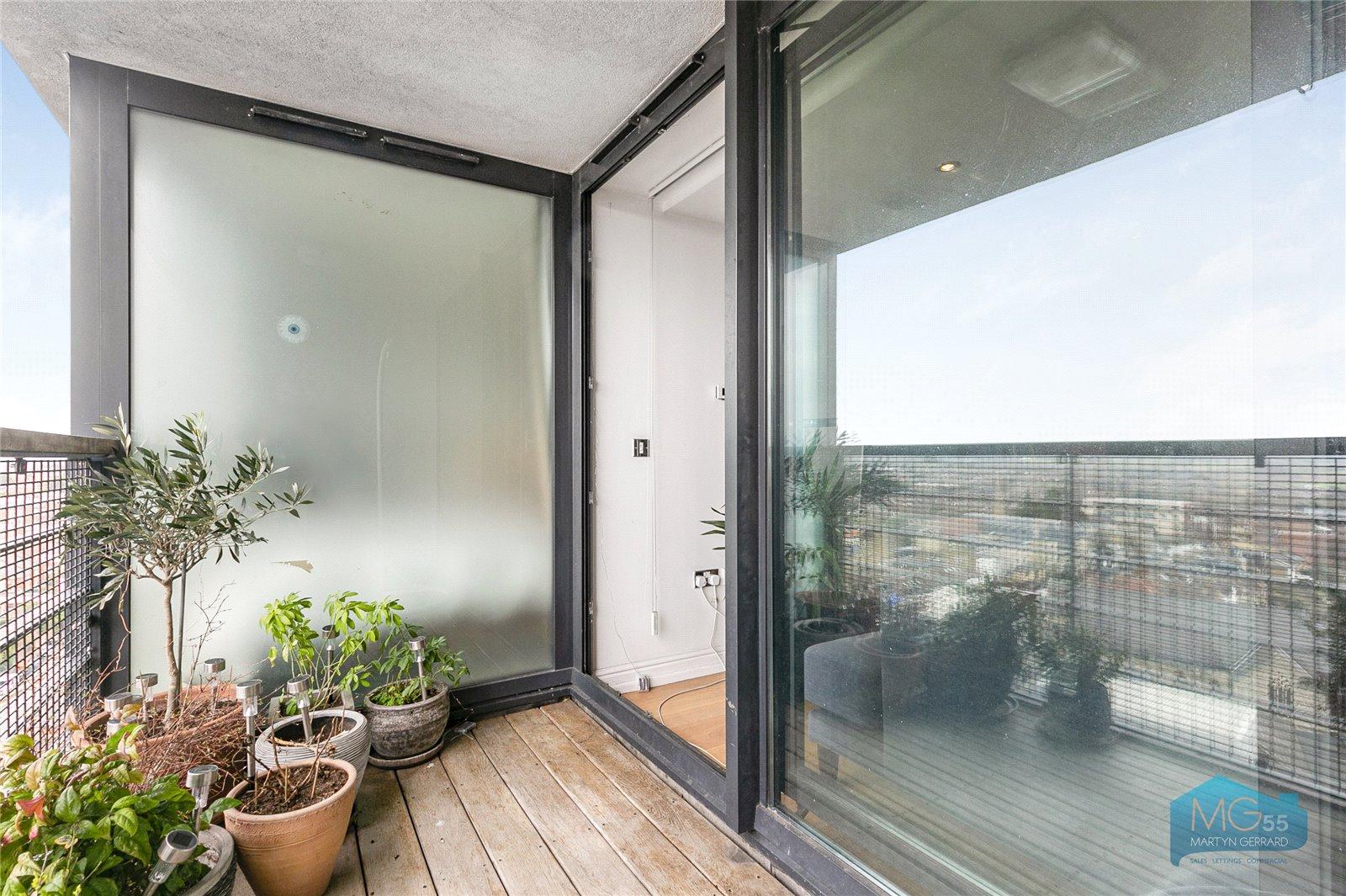 2 bedroom Apartment to rent - Martyn Gerrard