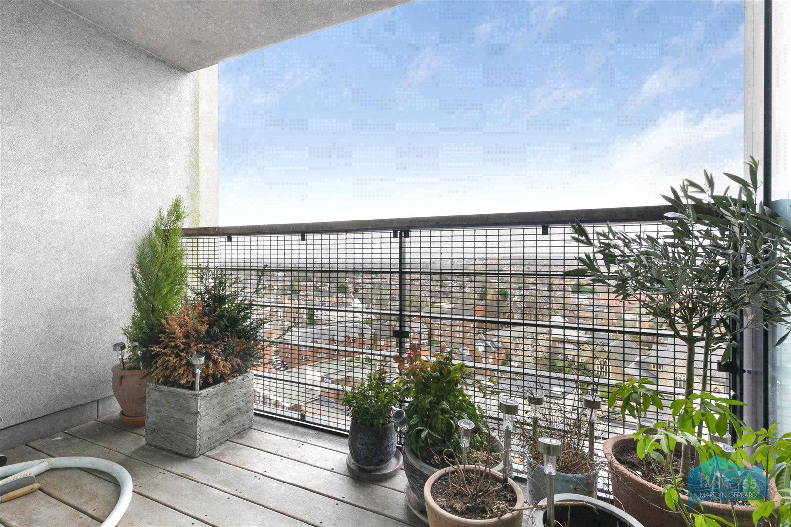 2 bedroom Apartment to rent - Martyn Gerrard
