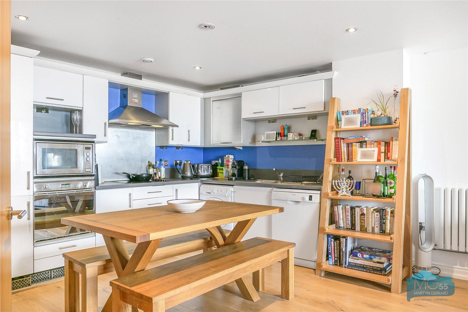 2 bedroom Apartment to rent - Martyn Gerrard