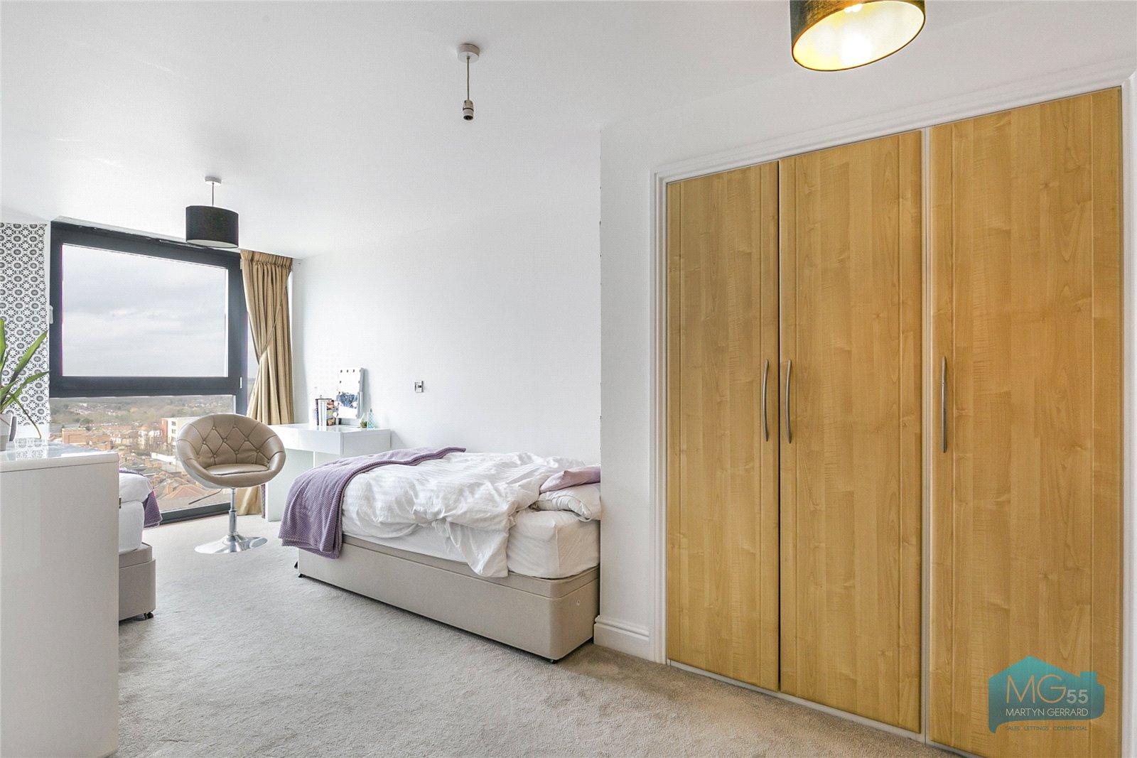 2 bedroom Apartment to rent - Martyn Gerrard