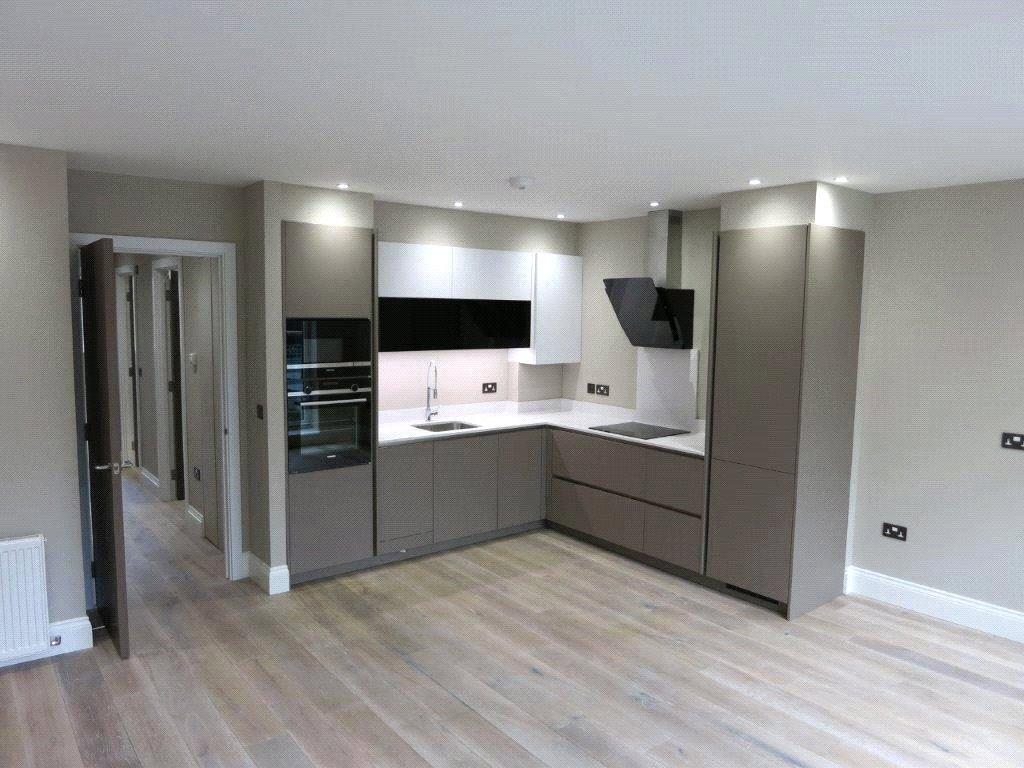 2 bedroom Apartment to rent - Martyn Gerrard