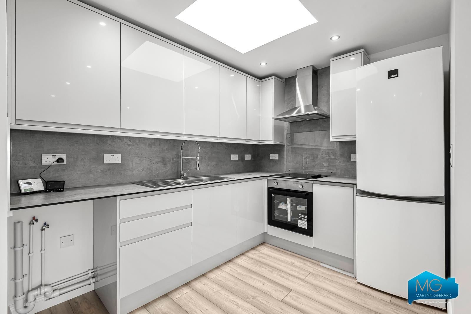 2 bedroom Apartment to rent - Martyn Gerrard
