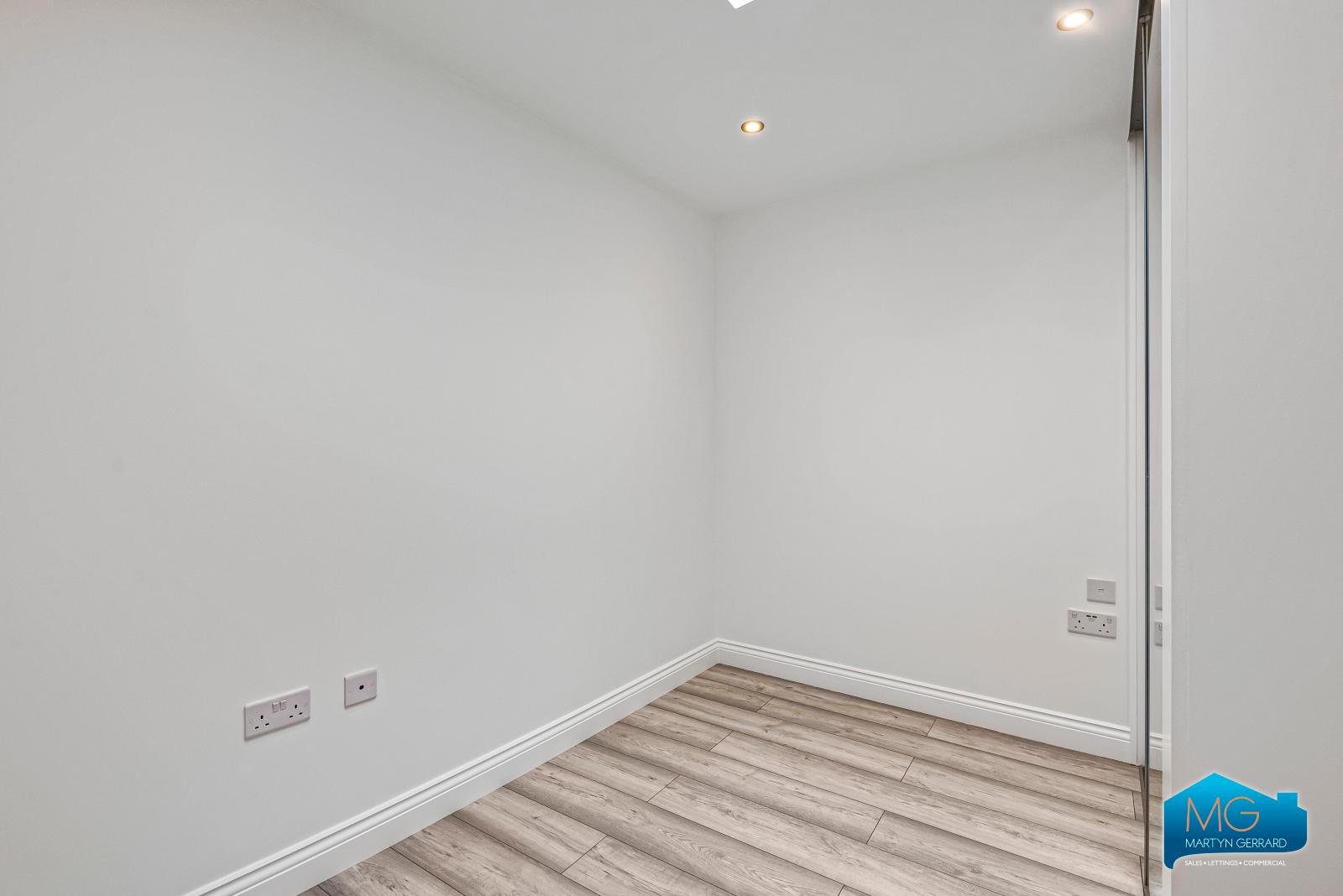 2 bedroom Apartment to rent - Martyn Gerrard