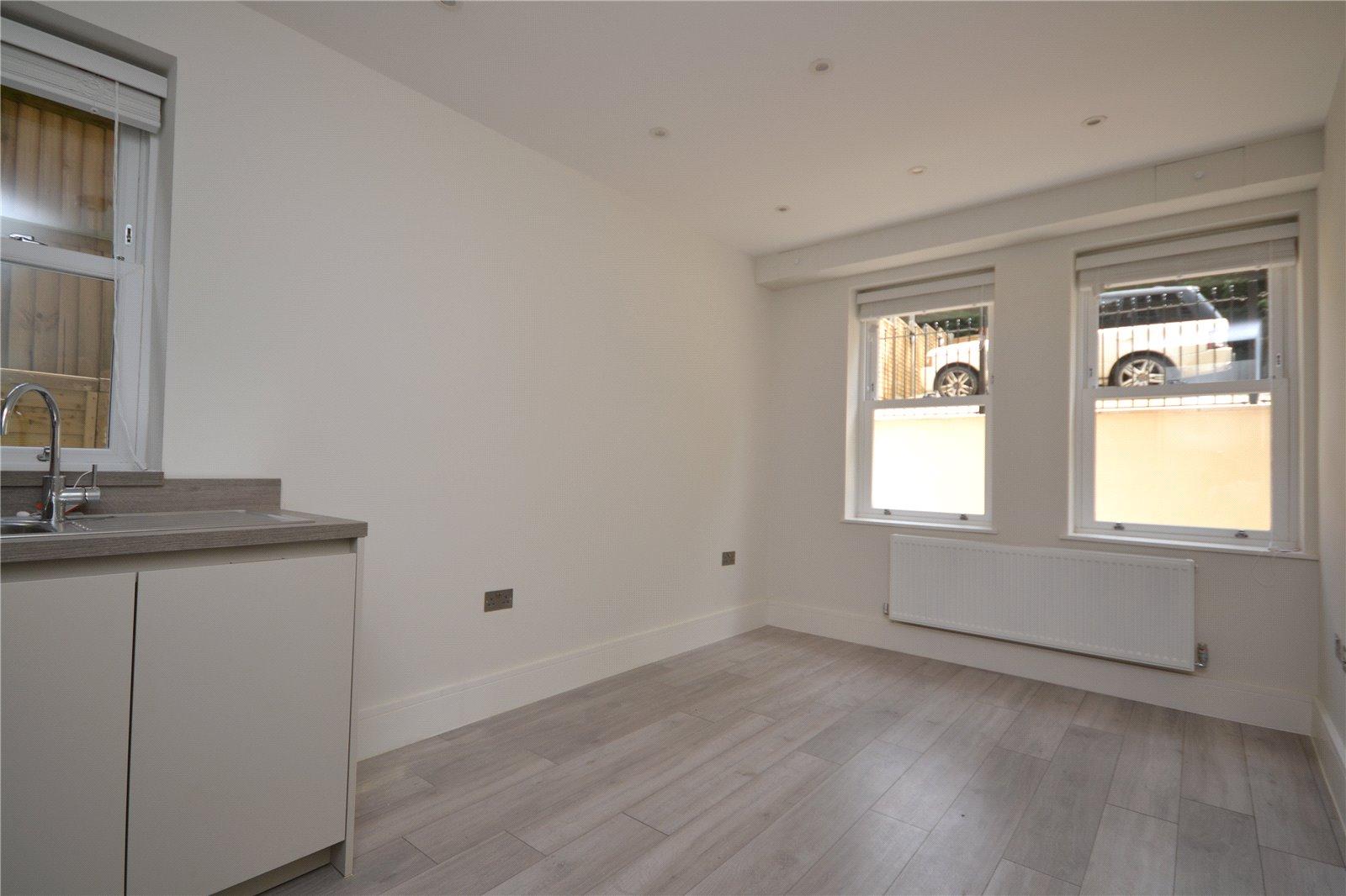1 bedroom Ground Floor Flat to rent - Martyn Gerrard