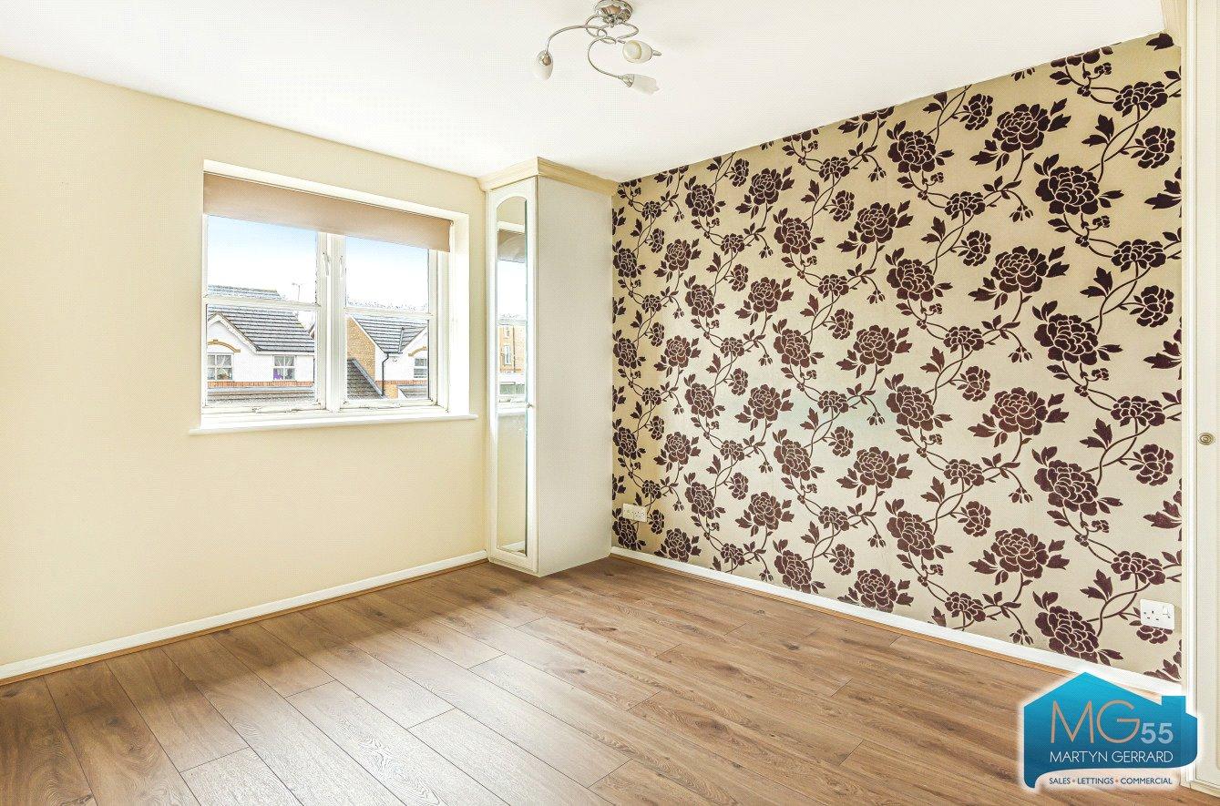 3 bedroom Semi-Detached House to rent - Martyn Gerrard