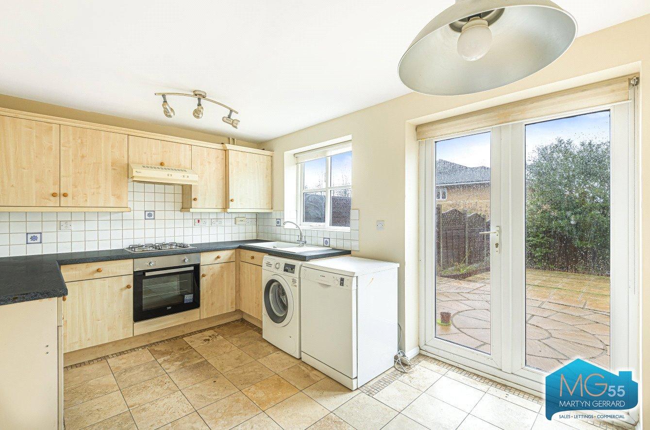 3 bedroom Semi-Detached House to rent - Martyn Gerrard