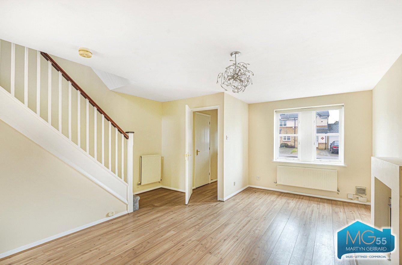 3 bedroom Semi-Detached House to rent - Martyn Gerrard