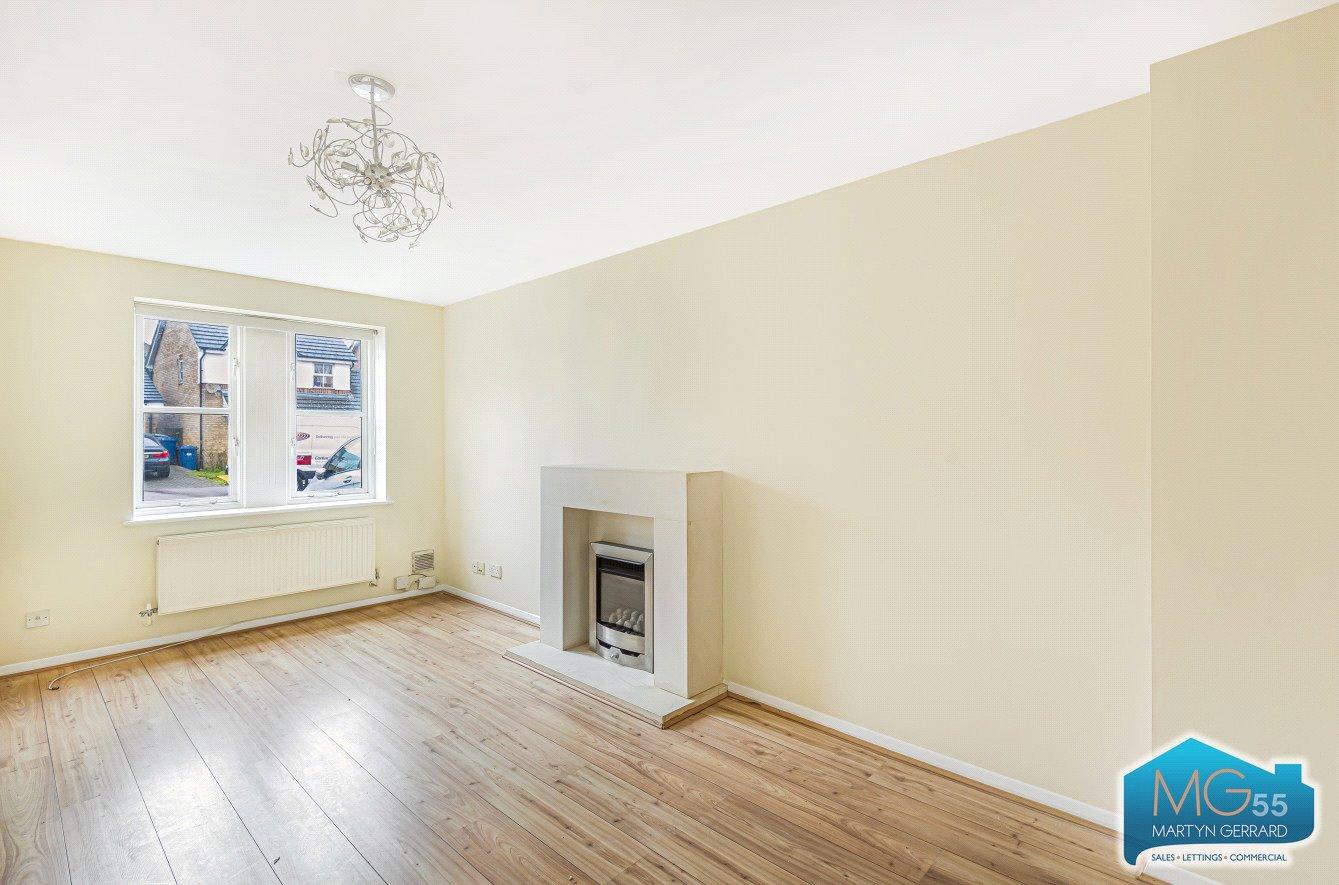 3 bedroom Semi-Detached House to rent - Martyn Gerrard