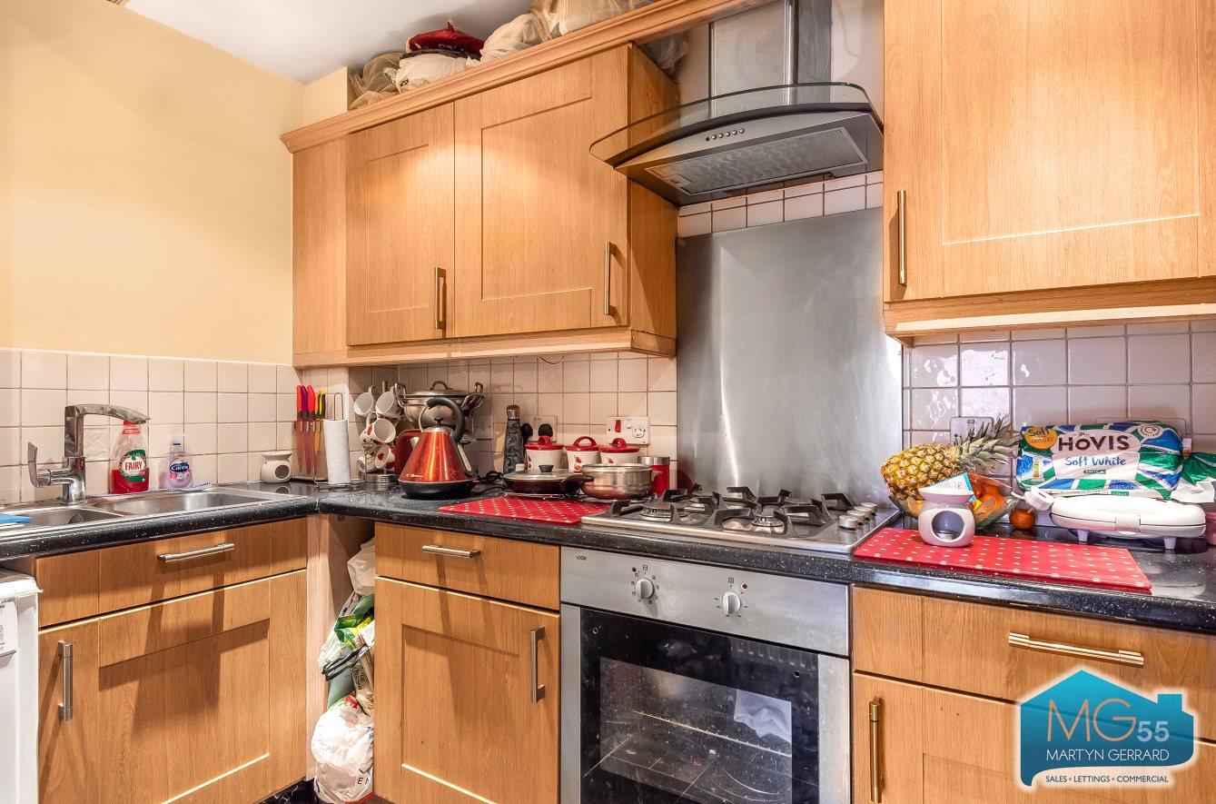 2 bedroom Apartment to rent - Martyn Gerrard