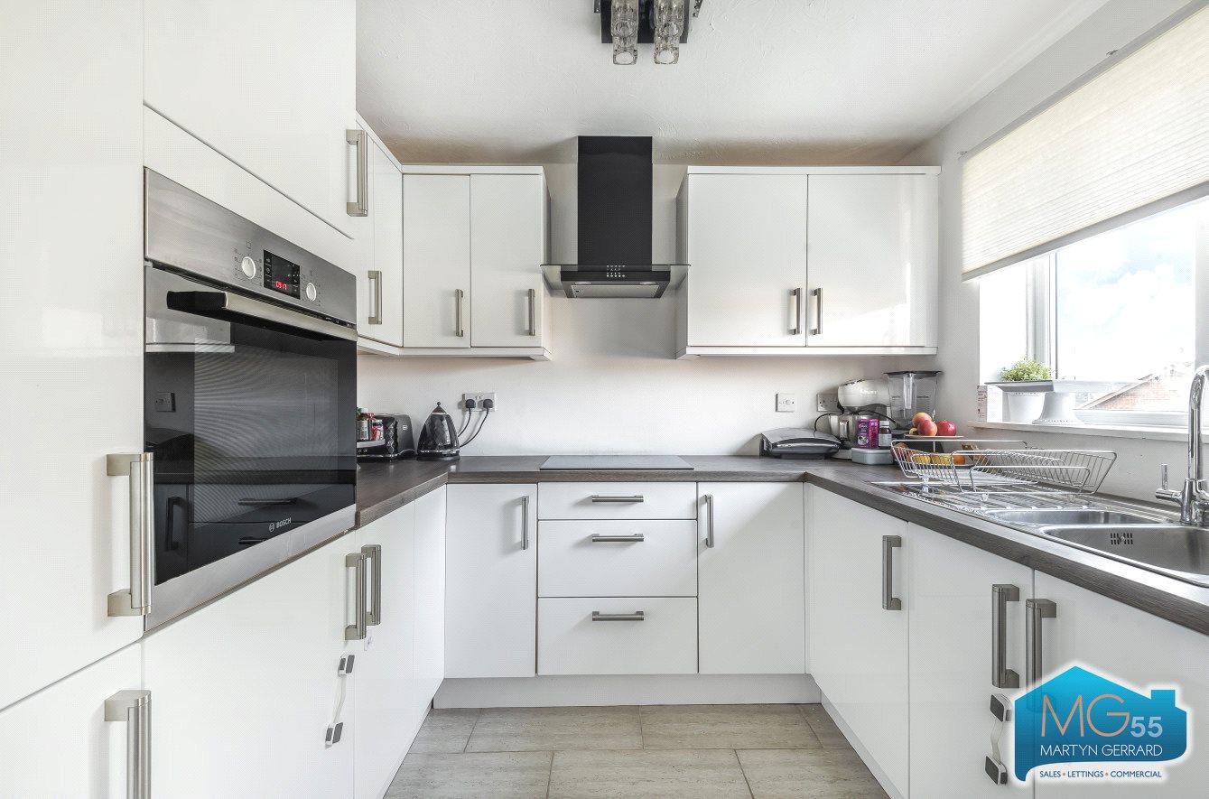 2 bedroom Apartment to rent + ' - Martyn Gerrard