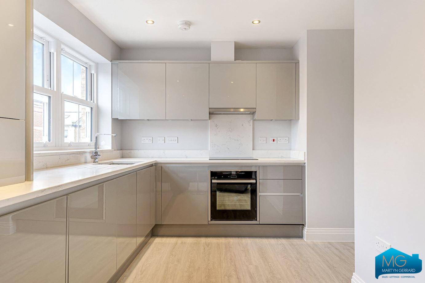 2 bedroom Apartment to rent - Martyn Gerrard