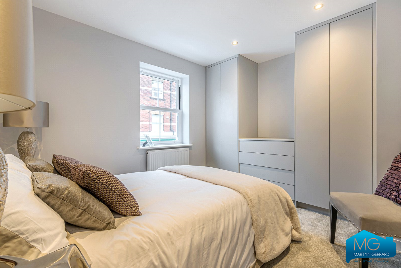 2 bedroom Apartment to rent - Martyn Gerrard