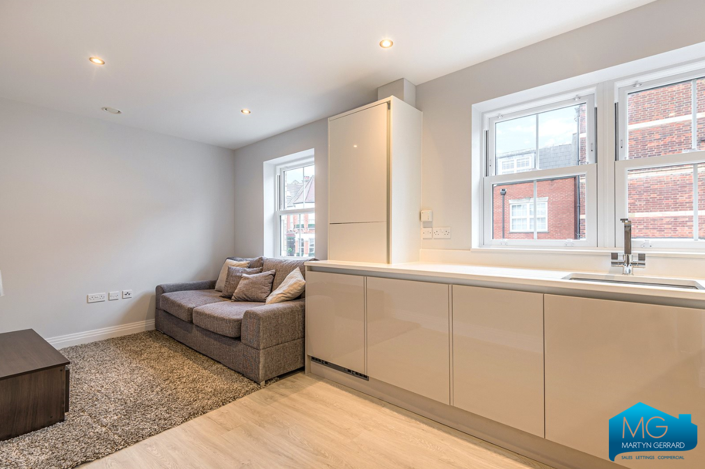 2 bedroom Apartment to rent - Martyn Gerrard