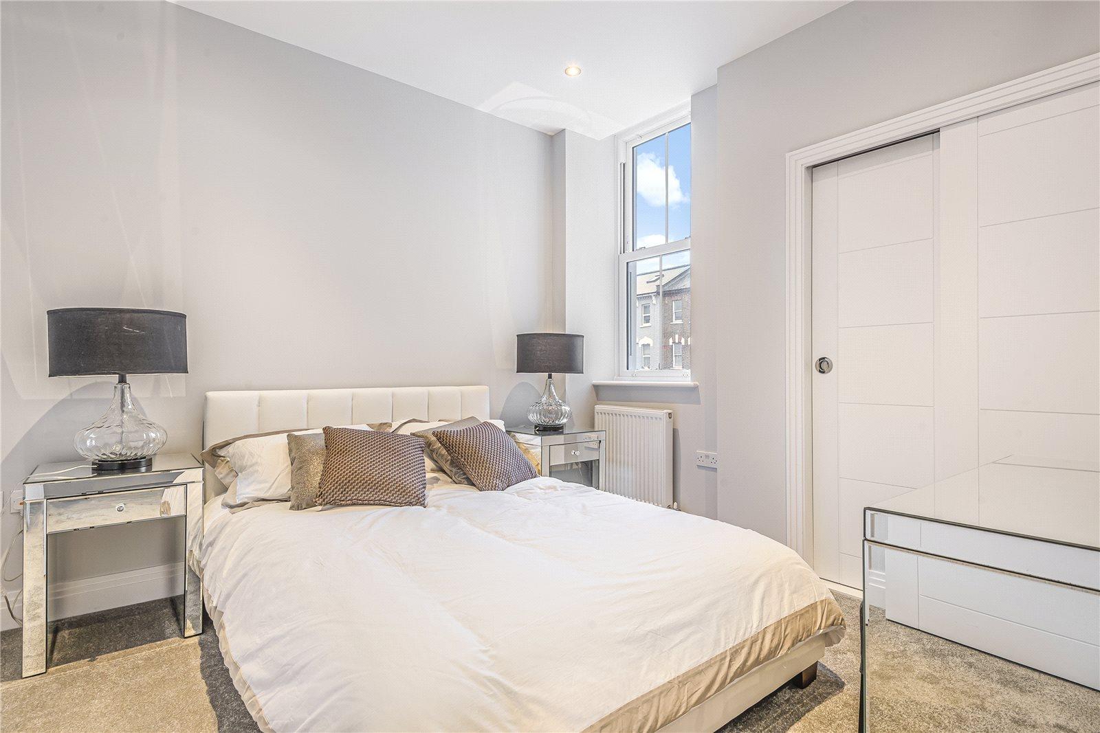 2 bedroom Apartment to rent - Martyn Gerrard